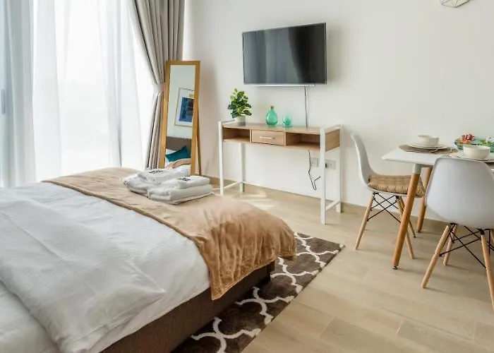 Mira Holiday Homes - Serviced Apartment In Jvc - Gym, Pool, Parking